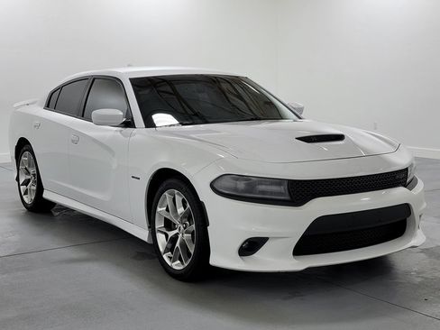 Used 2019 Dodge Charger R/T w/ Plus Group RWD image 2
