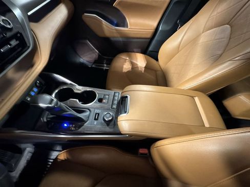 Used 2022 Toyota Highlander Platinum image 28