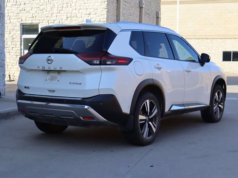 Used 2021 Nissan Rogue Platinum FWD image 3