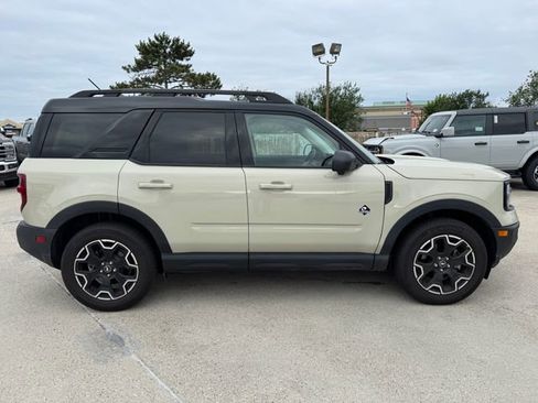 Used 2025 Ford Bronco Sport Outer Banks w/ Outer Banks Tech Package+ AWD/4WD image 3