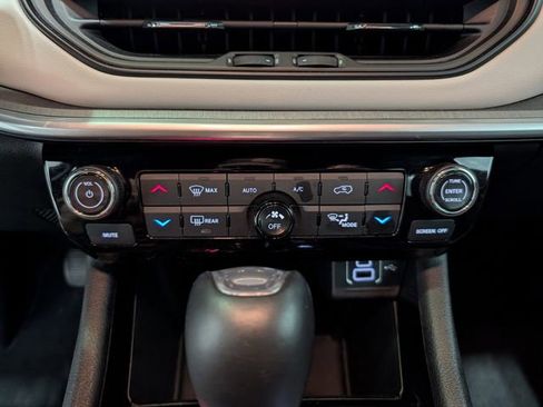 Used 2025 Jeep Compass Limited AWD/4WD image 21