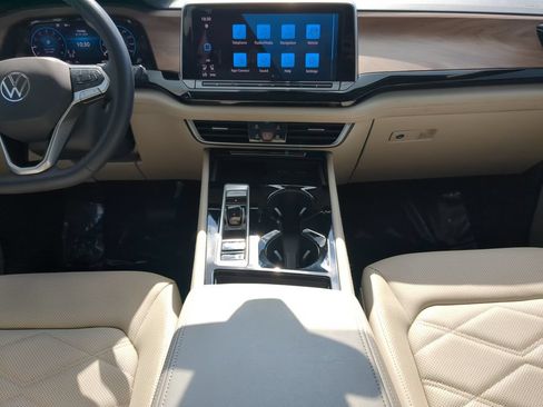 Certified 2024 Volkswagen Atlas SE FWD image 16