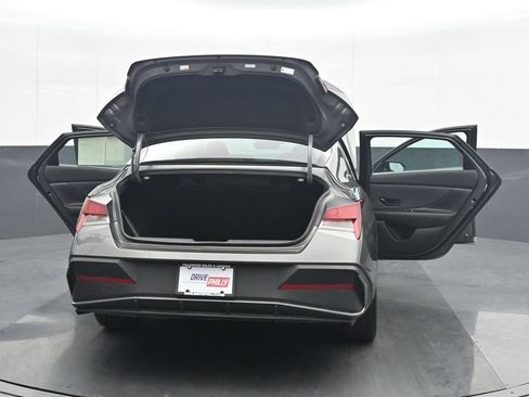 Used 2025 Hyundai Elantra Sport FWD image 35