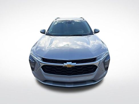 Used 2025 Chevrolet Trax LT FWD image 4