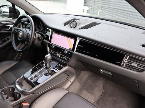 Certified 2024 Porsche Macan GTS image 28