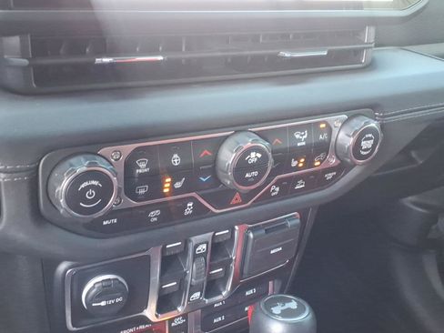 Used 2024 Jeep Wrangler Unlimited Rubicon 392 AWD/4WD image 27