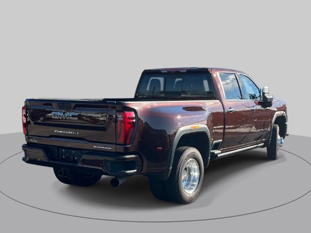 Used 2024 GMC Sierra 3500 Denali Ultimate AWD/4WD image 3
