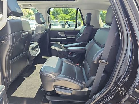 Used 2025 Ford Expedition Platinum AWD/4WD image 12