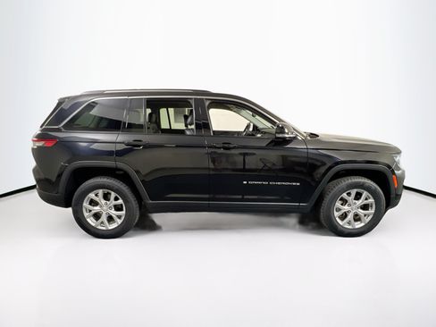 Used 2023 Jeep Grand Cherokee Limited AWD/4WD image 4