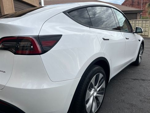 Used 2022 Tesla Model Y Long Range AWD/4WD image 24