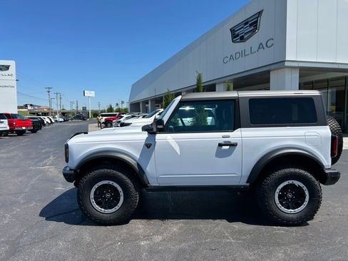 Used 2023 Ford Bronco Badlands AWD/4WD image 2