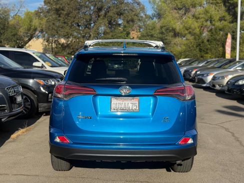 Used 2016 Toyota RAV4 LE image 5