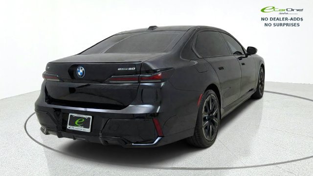 Used 2025 BMW i7 eDrive50 w/ M Sport Package RWD image 9