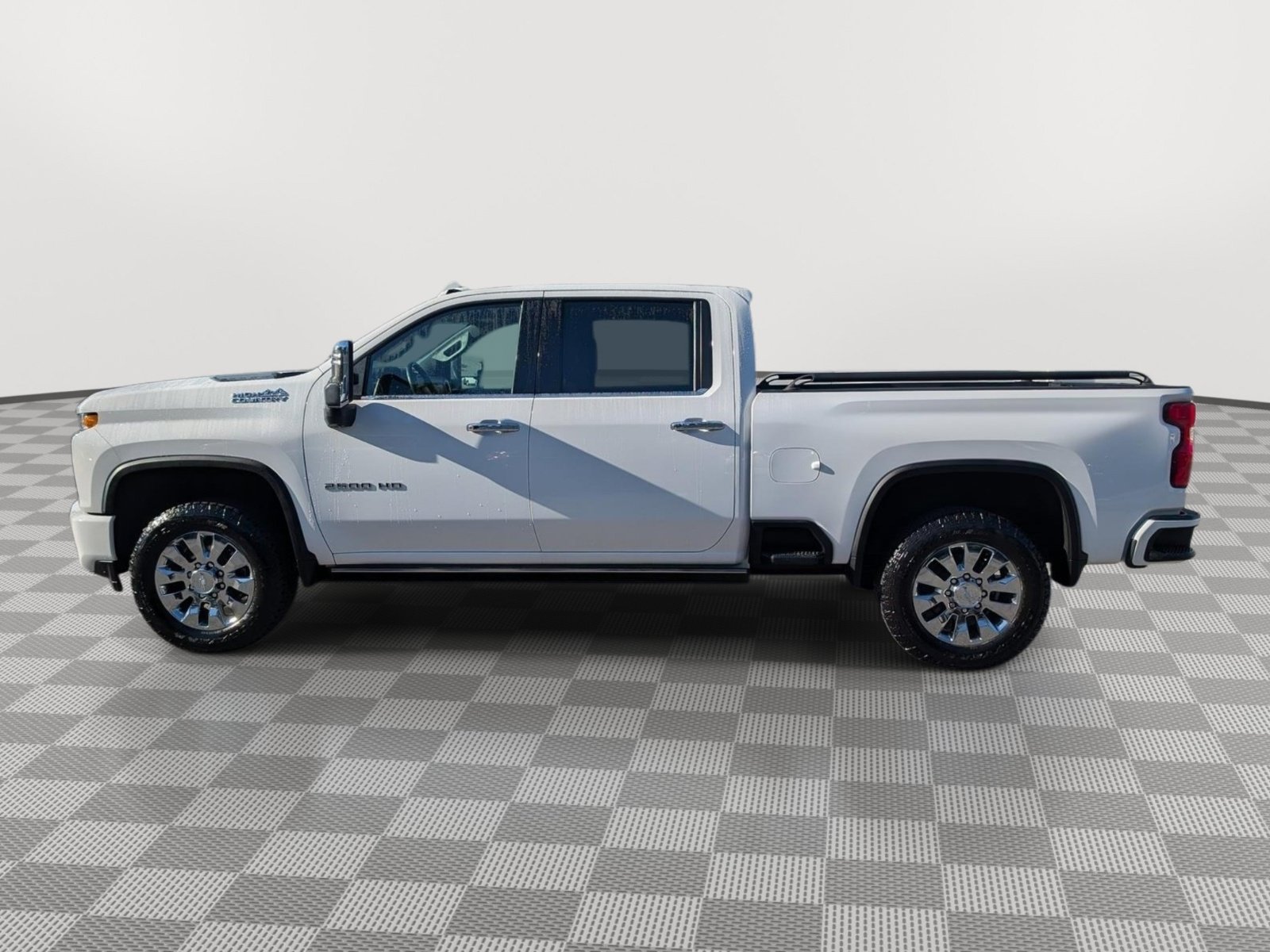 Used 2022 Chevrolet Silverado 2500 High Country w/ Safety Package II AWD/4WD image 2