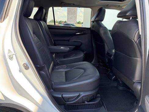 Used 2021 Toyota Highlander XLE w/ Protection Package #3 (TMS) AWD/4WD image 22