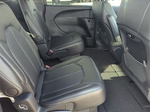 New 2026 Chrysler Pacifica Select image 21