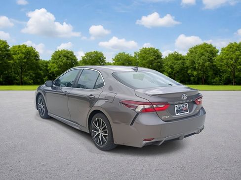 Used 2023 Toyota Camry SE FWD image 5