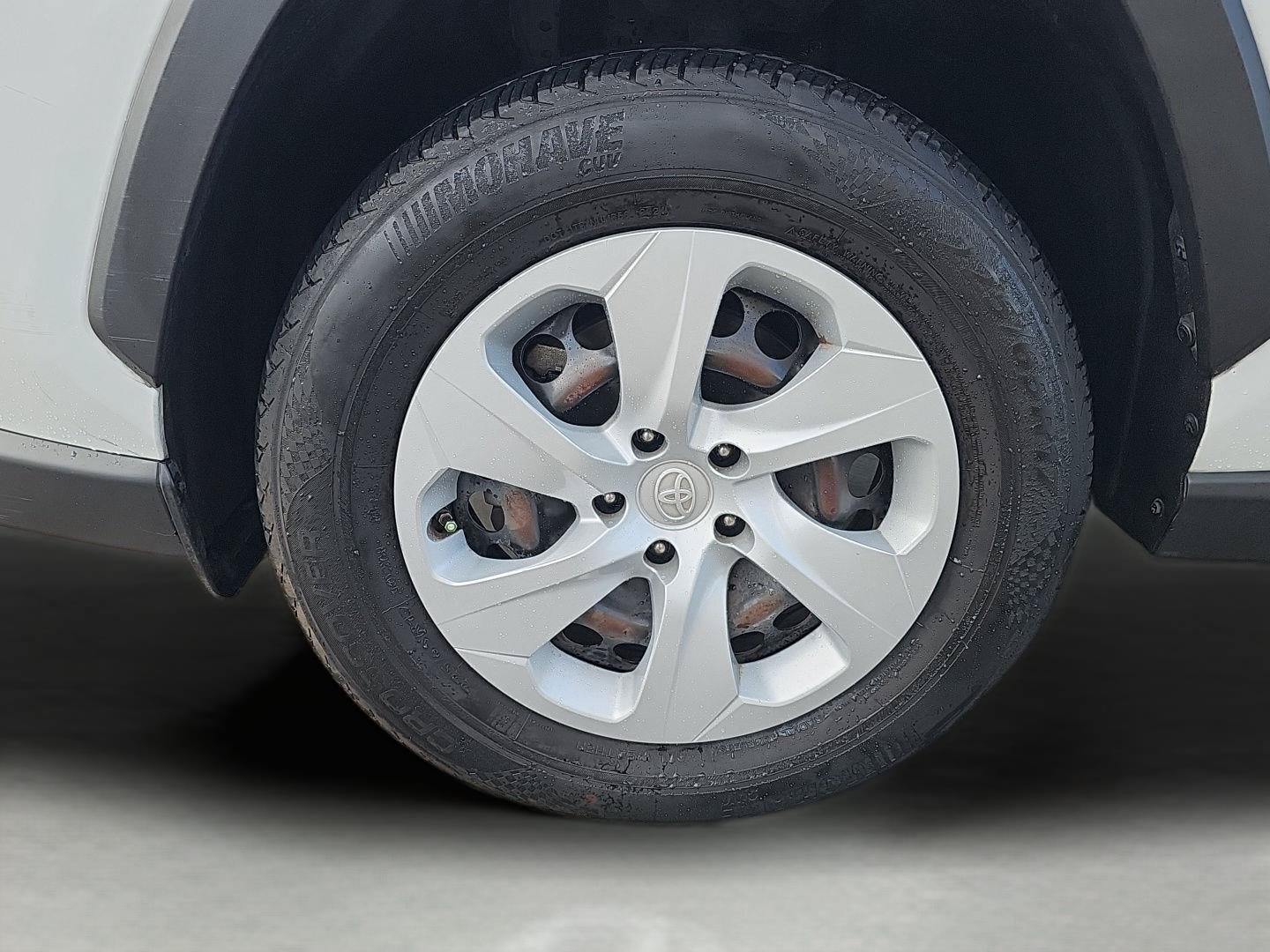Used 2019 Toyota RAV4 LE FWD image 11