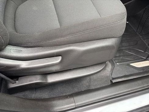 Used 2023 Chevrolet Traverse LT image 42