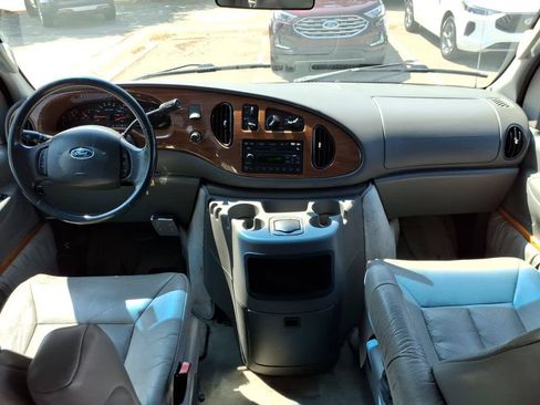 Used 2005 Ford E-150 and Econoline 150 RWD image 9
