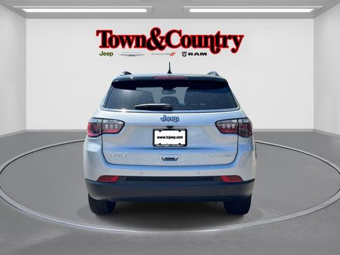 Used 2025 Jeep Compass Limited AWD/4WD image 8