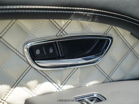 Used 2021 Bentley Bentayga AWD/4WD image 91