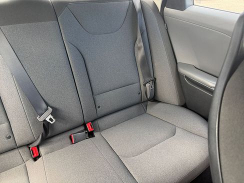 Used 2025 Kia K4 LXS image 36