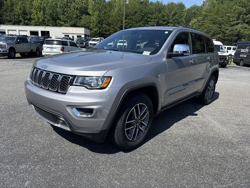 Used 2021 Jeep Grand Cherokee Limited RWD image 3