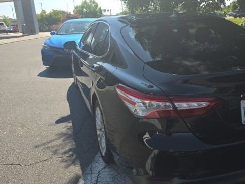 Used 2019 Toyota Camry XLE FWD image 6