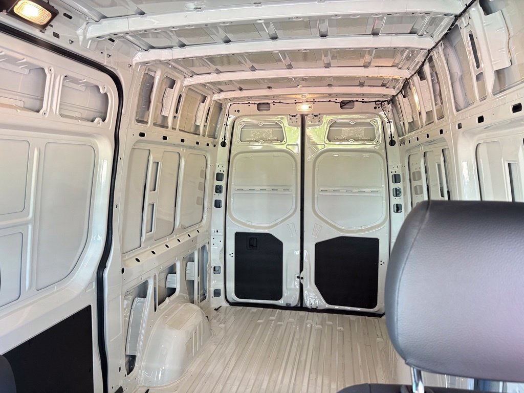 Used 2025 Mercedes-Benz Sprinter 2500 image 4