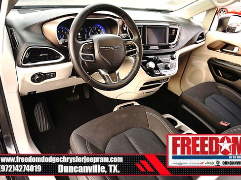 Used 2023 Chrysler Voyager LX image 10