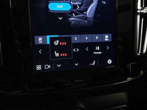 Certified 2025 Volvo XC40 B5 Core image 28