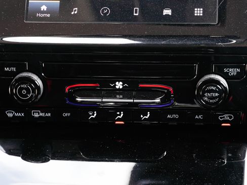Used 2023 Jeep Grand Cherokee L Laredo AWD/4WD image 37