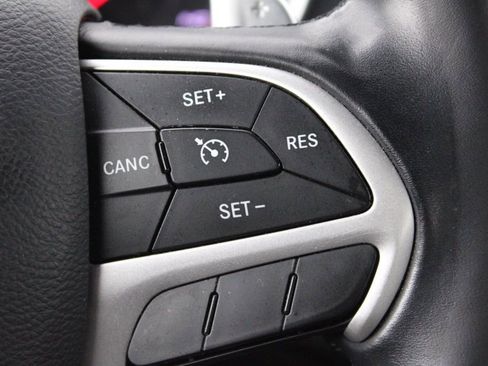 Used 2015 Dodge Charger SXT image 29