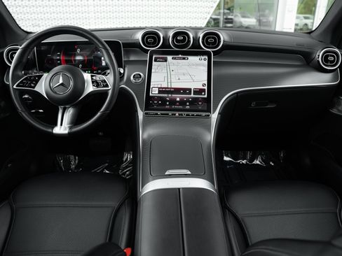 Used 2024 Mercedes-Benz GLC 300 4MATIC image 8