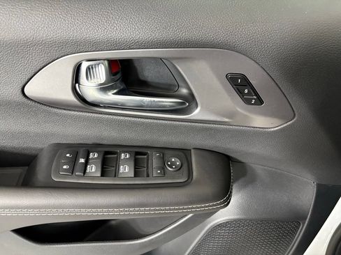 New 2026 Chrysler Pacifica Select FWD image 15