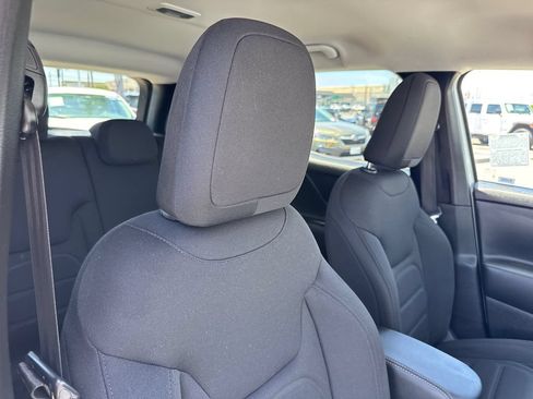 Certified 2022 Jeep Renegade Latitude w/ Convenience Group AWD/4WD image 14