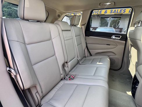 Used 2015 Jeep Grand Cherokee Overland w/ Advanced Technology Group image 19