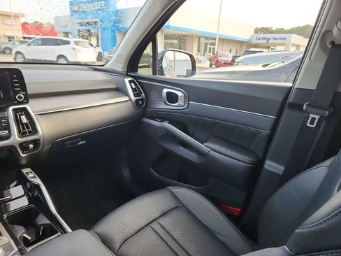Used 2023 Kia Sorento SX image 12
