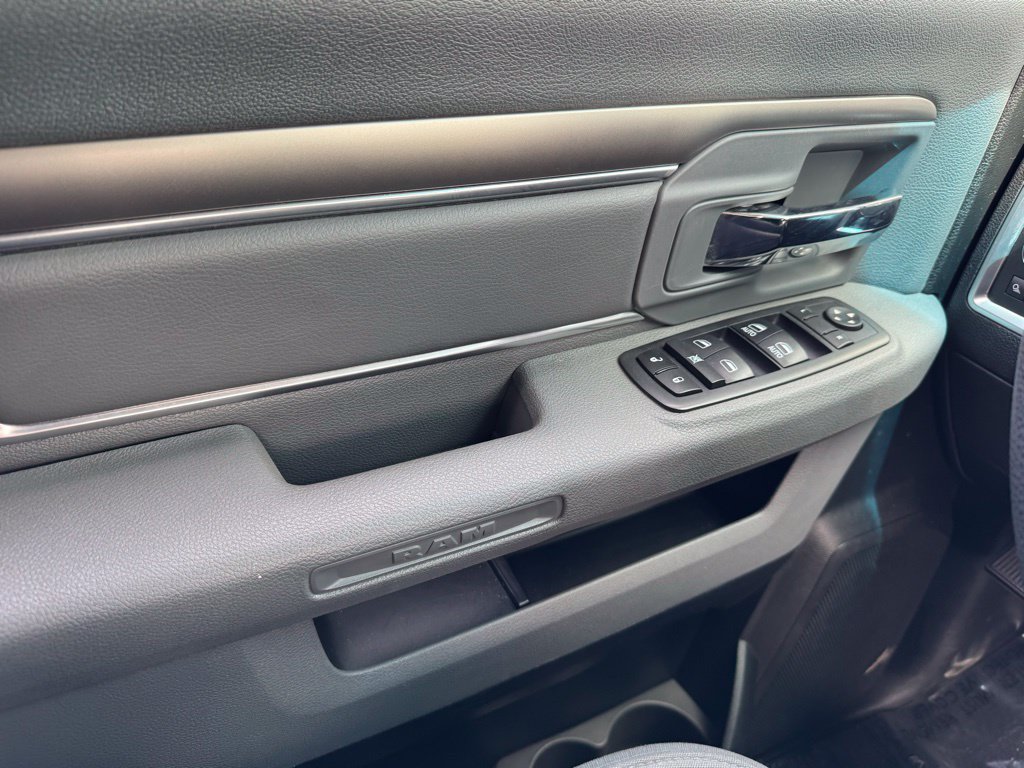 Used 2017 RAM 1500 Classic SLT AWD/4WD image 30