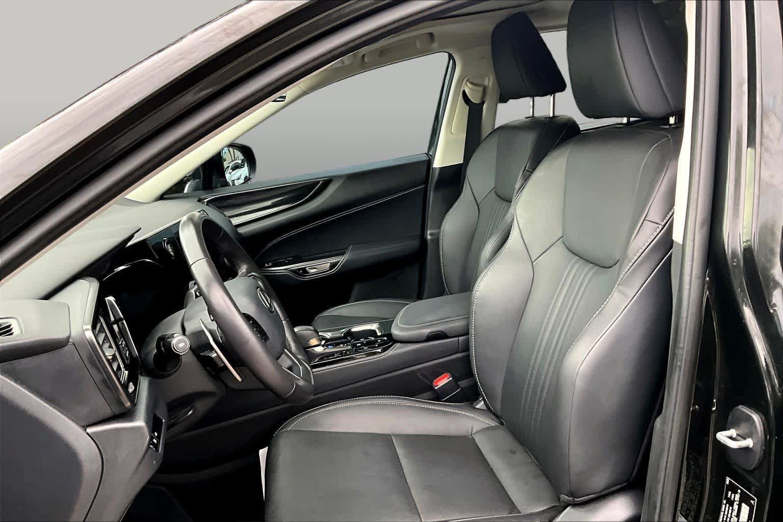 Used 2025 Lexus NX 250 FWD w/ Accessory Package (Z2) image 8