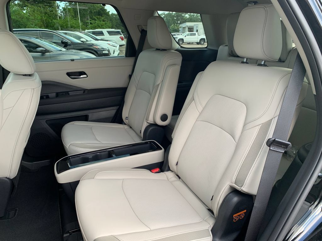 New 2026 Nissan Pathfinder SL w/ SL Premium Package FWD image 20