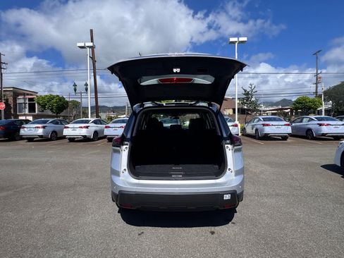 Used 2025 Nissan Rogue S image 11