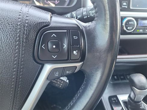 Used 2019 Toyota Highlander Limited image 25