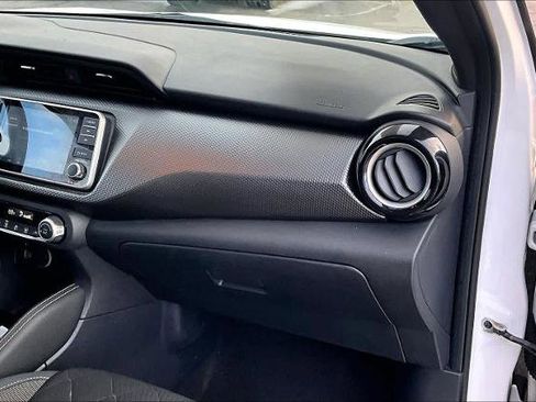 Certified 2020 Nissan Kicks SV image 18