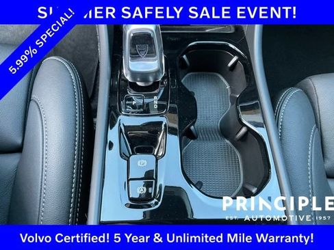 Certified 2025 Volvo XC40 B5 Ultra AWD/4WD image 21