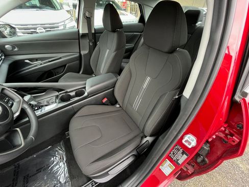 Used 2025 Hyundai Elantra SEL image 37