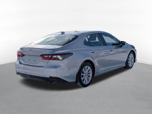 Used 2022 Toyota Camry LE image 3