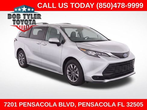 Used 2024 Toyota Sienna LE w/ LE Plus Package FWD image 1