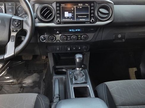 Used 2022 Toyota Tacoma TRD Off-Road AWD/4WD image 9